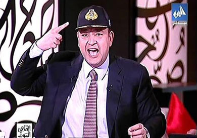 عمرو أديب بقبعة قناة السويس
