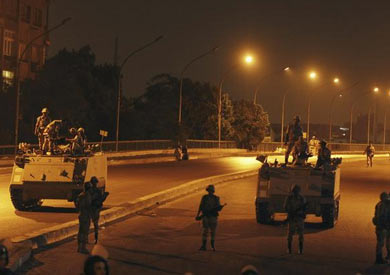 قوات الجيش والشرطة تفرض حظرًا للتجوال في القاهرة – أرشيفية