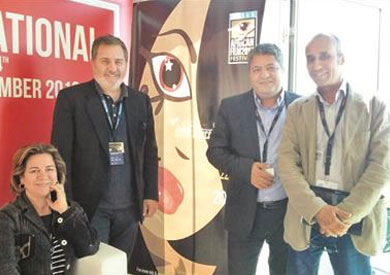 رئيس مهرجان روما أمام أفيش الدورة السادسة لمهرجان الأقصر