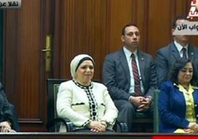 زوجة الرئيس «السيسي» تستمع إلى خطابه من داخل البرلمان