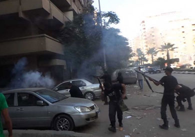 اشتباكات عنيفة بالخرطوش والحجارة والألعاب النارية بين العشرات من عناصر جماعة الإخوان وقوات الأمن