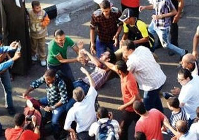 اشتباكات بين عدد من الأهالي وأنصار «محمد مرسي»  - أرشيفية