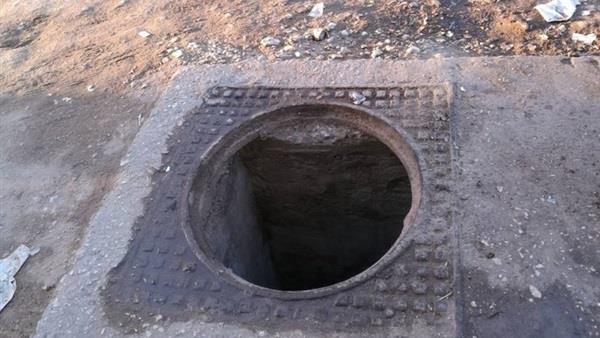 سرقة أغطية البالوعات