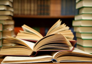 الدكتور محمد عبد المطلب (مصري الجنسية) بجائزة الملك فيصل العالمية للغة العربية والأدب