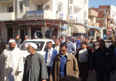 مسيرة حاشدة بالأعلام تجوب طور سيناء لمناهضة الإرهاب