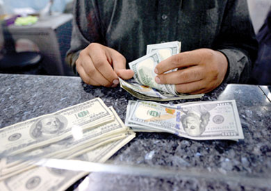الدولار يتجاوز 10 جنيهات لأول مرة في السوق السوداء