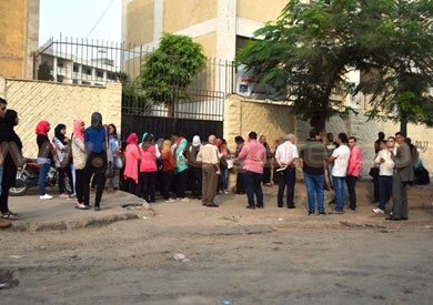 تأخر فتح لجان الانتخابات بقرية اخناواي