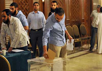 المصريون في الخارج يصوتون