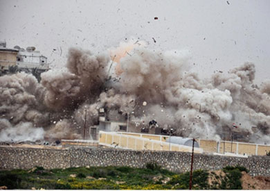 تفجير 4 فتحات أنفاق قرب الحدود بين مصر وغزة