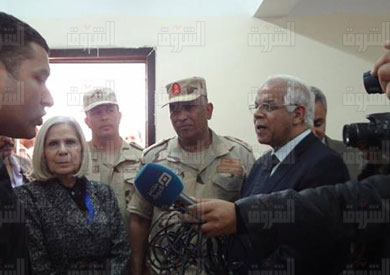 محافظ القاهرة أثناء تفقدة للزيتون