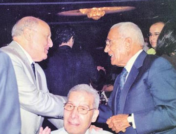 هيكل وجميل مطر وبينهما جالسا سلامة أحمد سلامة