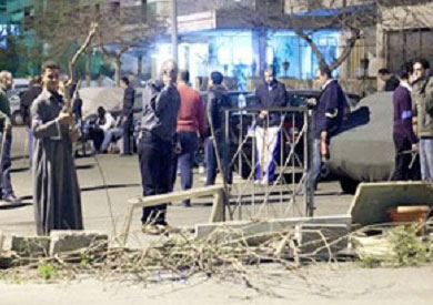 مؤيدو مرسي يشددون إجراءات التأمين في رابعة والنهضة - ارشيفية