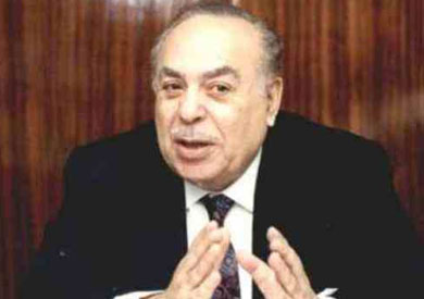 عبد القادر حاتم، وزير الإعلام الأسبق