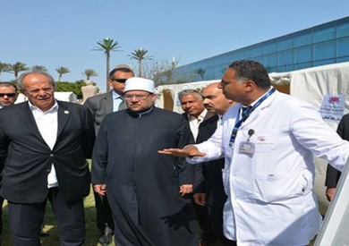 أثناء الافتتاح