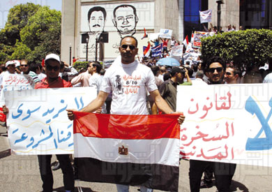 وقفة عمال مصر ضد قانون الخدمة المدنية امام نقابة الصحفيين - تصوير احمد عبد الفتاح