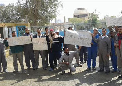 وقفة احتجاجية لعمال مصنع نايتس كيمكلز ايجيبت لرفض تشريد العمال
