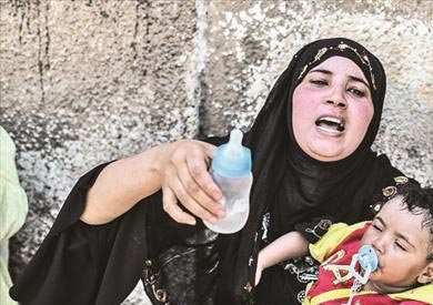 لبن الاطفال المدعم تصوير روجيه أنيس