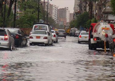 شوارع السويس تغرق في مياه الأمطار