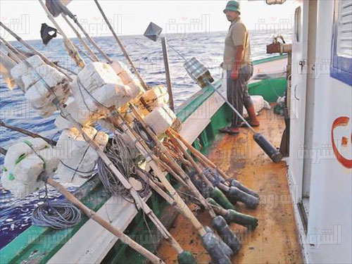 مراكب الصيد المصرية تواجه المجهول في المياه الدولية- تصوير علاء شبل