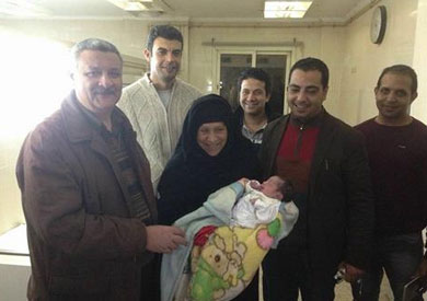 فرحة أسرة الطفلة بعد نجاح الأمن من أستعادتها