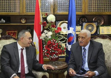 الهياتمي يستقبل نائب وزير الاسكان لبحث تطوير العشوائيات بالسويس