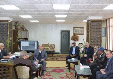 محافظ السويس يطالب الشركة القابضة للمياة و الصرف الصحى بتحسين خدماتها لاهالى السويس