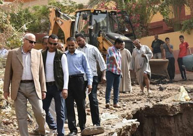 منطقة غرق المنازل وتفقد محافظ أسوان