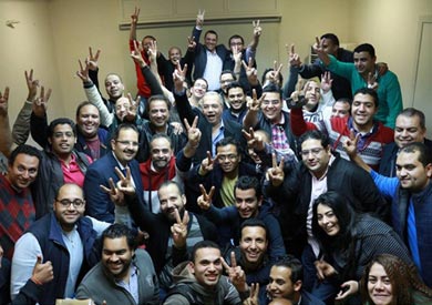أعضاء «المصريين الأحرار» يحتفلون بفوزهم في انتخابات النواب