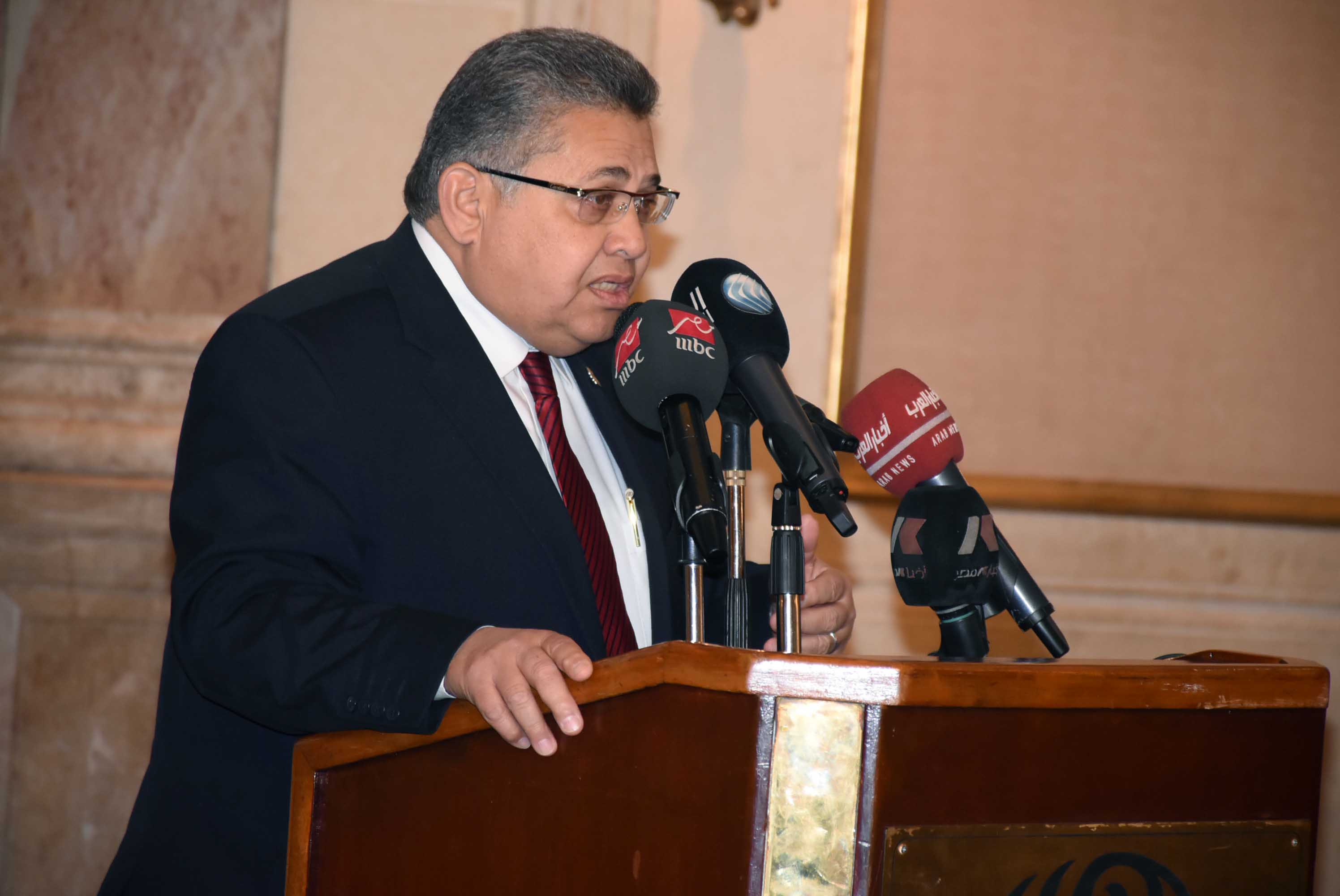الدكتور أشرف الشيحي وزير التعليم العالى والبحث العلمى