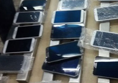 ضبط 6 آلاف هاتف محمول وشاحن وسماعة مهربة من ليبيا