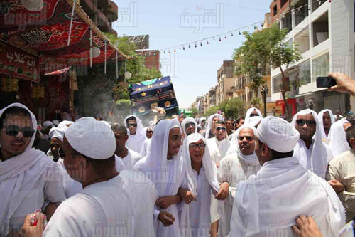 «زفة أبو الحجاج» تجوب شوارع الأقصر بمشاركة آلاف الأهالي والمريدين - تصوير: محمود العراقي