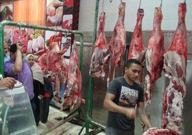 الجيش الثالث بالسويس يطرح كميات كبيرة من اللحوم باسعار مخفضة لمحاربة الغلاء