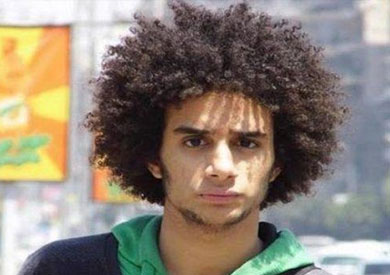 الطالب «عز الدين محمد» عضو فريق أطفال شوارع