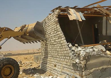 حملات لإزالة المحاجر المتعدية على كردون مدينة المنيا الجديدة