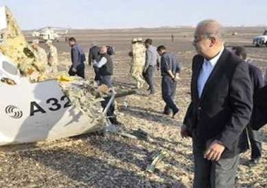 رئيس الوزراء يتفقد موقع حادث الطائرة المنكوبة