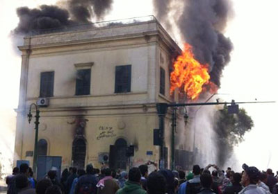 صورة لحريق مبني المجمع العلمي المصري