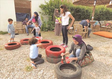 المشاركين في مهرجان الزبالة