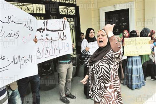 وقفة لمعلمين الجيزة امام وزارة التربية والتعليم للمطالبة بالتعيين - تصوير ابراهيم عزت