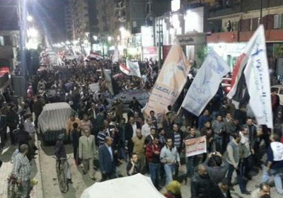 الآلاف يتظاهرون بالأقصر رفضًا لمرسي - ارشيفية