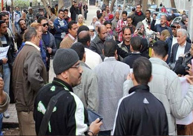 وقفة للعمال أمام مجلس الوزراء - أرشيفية