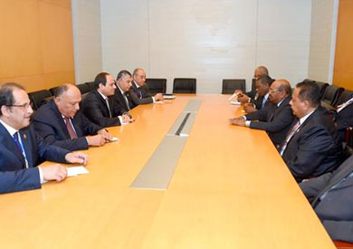 السيسى مع الرئيس السوداني عمر البشير