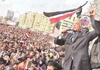 المستشار زكريا عبد العزيز أثناء الثورة في ميدان التحرير - تصوير: إيمان هلال