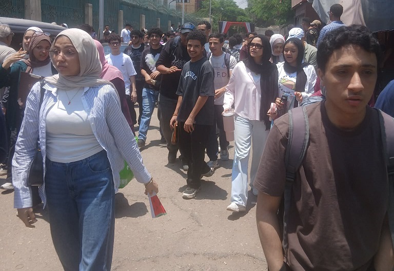 التربية الدينية والوطنية تسعدان طلاب الثانوية العامة بالدقي: الأسئلة مباشرة والوقت كافي ويسهل تحقيق الـ70% في الدين 