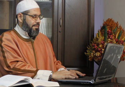 الدكتور عبدالرحمن البر أستاذ علم الحديث بكلية أصول الدين، والمعروف إعلاميا بمفتي جماعة الإخوان المسلمين