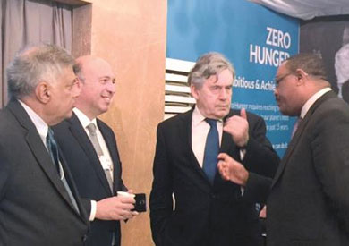 حوار بين هيكل ورئيس وزاء إثيوبيا ماريام ديسالين ورئيس وزراء بريطانيا الأسبق جوردن براون على هامش المنتدى