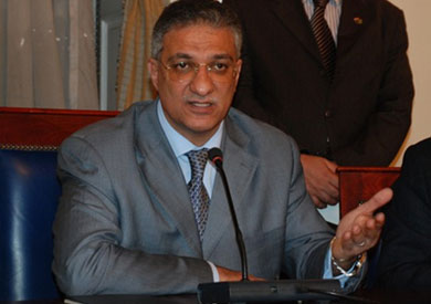 أحمد زكي بدر وزير التنمية المحلية