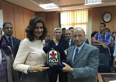 السفيرة نبيلة مكرم وزيرة الدولة للهجرة