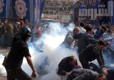 جانب من اشتباكات الشرطة مع الثوار _ الفرنسية