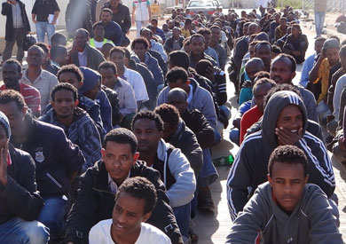 إحباط تسلل 159 شخصًا إلى ليبيا عبر الدروب الصحراوية بالسلوم