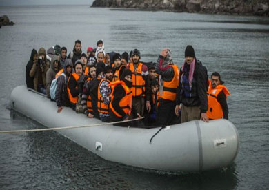 يصل الكثير من اللاجئين إلى اليونان عن طريق البحر